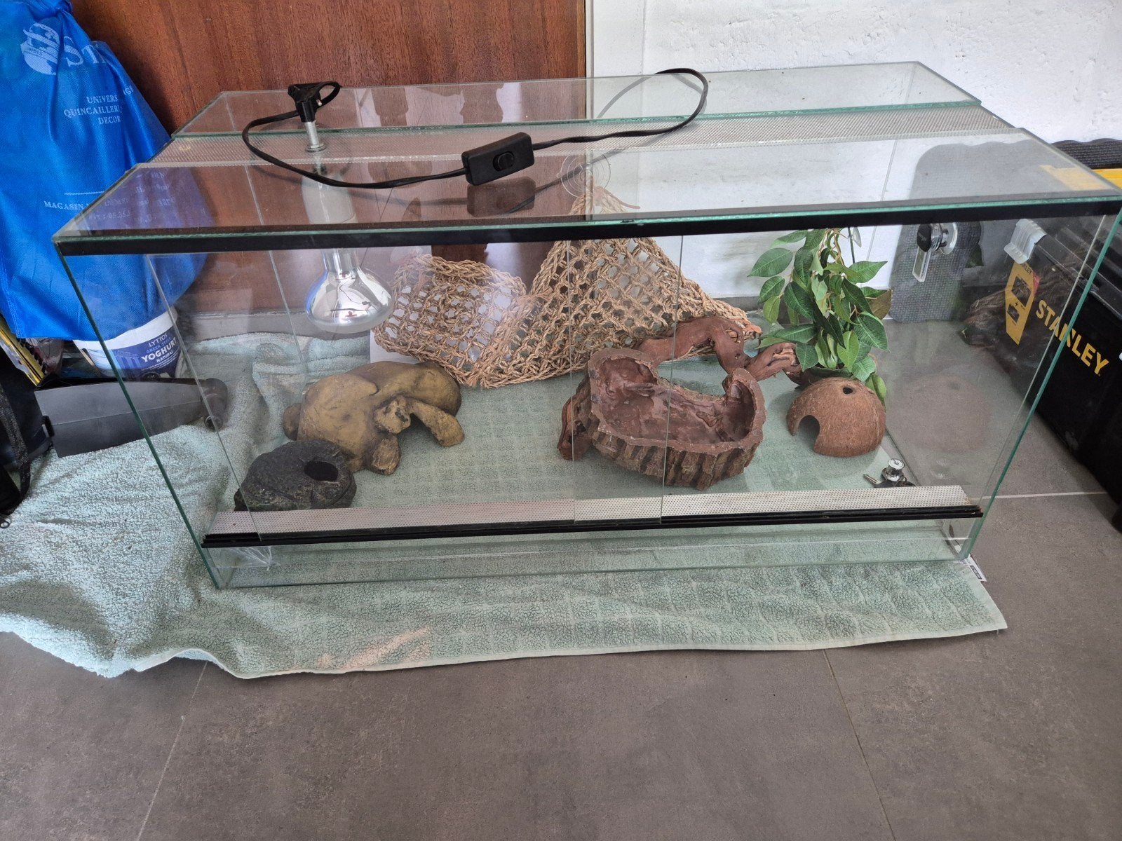 TERRARIUM MET TOEBEHOREN..LAMP VOOR ZONLICHT EN WARMTE.., Dieren en Toebehoren, Ophalen