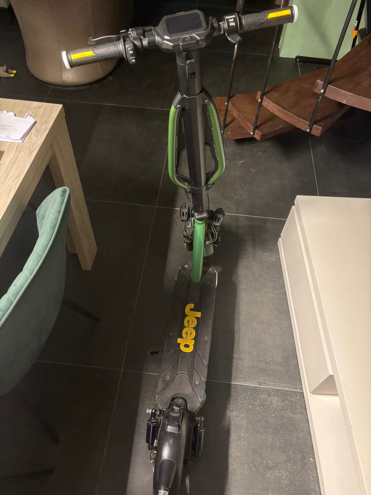 Elektrische step Jeep – goede staat – 1000 km, Ophalen, Zo goed als nieuw
