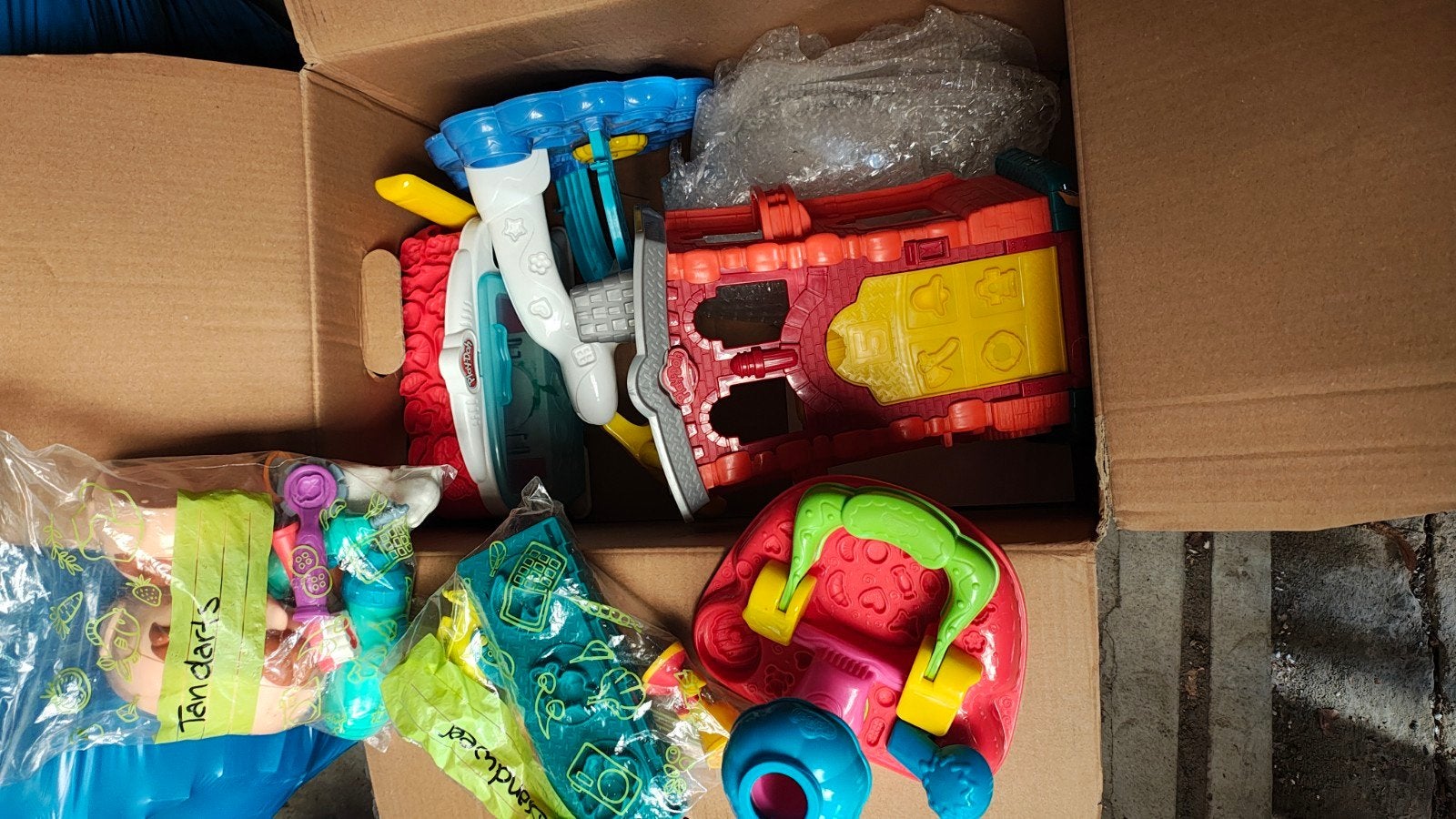 heel veel play doh!, Ophalen