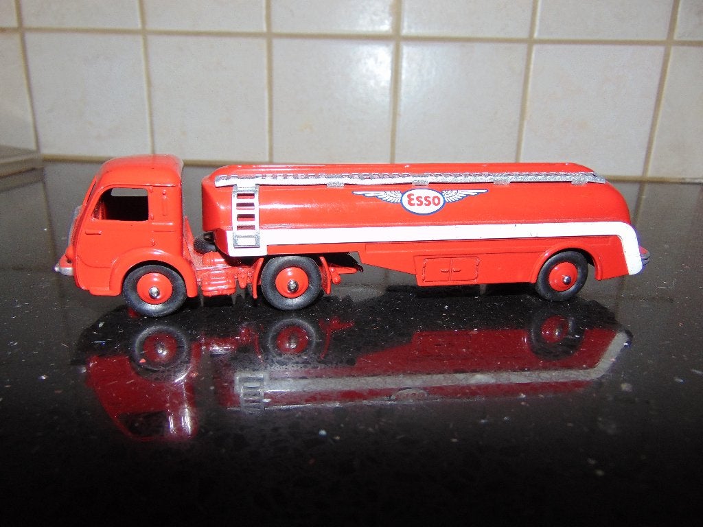 Dinky Toys Atlas 32C, 579 Panhard Esso Tanker 1956-58, Hobby & Loisirs créatifs, Enlèvement ou Envoi, Utilisé, Bus ou Camion, Dinky Toys