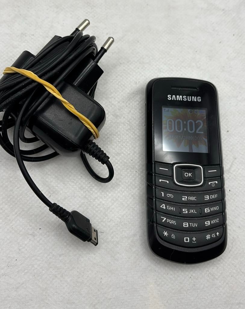 Samsung GT-E1080i Black Mobile Phone - With Charger, Enlèvement ou Envoi, Utilisé