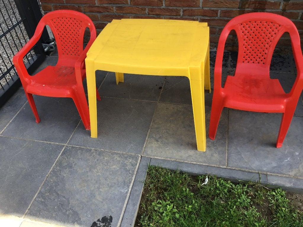 Table et deux chaises, Enfants & Bébés, Enlèvement, Utilisé, Chaise(s)