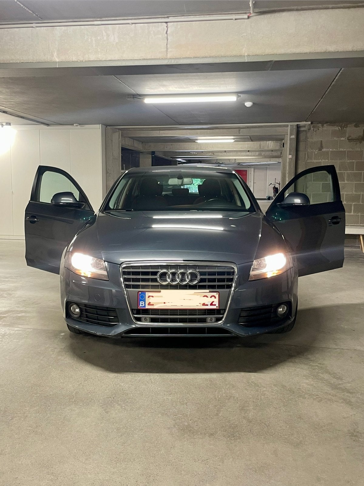 Audi A4 B8 2.0 TDI 136cv 100KW, Autos, Audi, Particulier, A4, Cruise Control, Diesel, Automatique, Gris, Cuir, Enlèvement