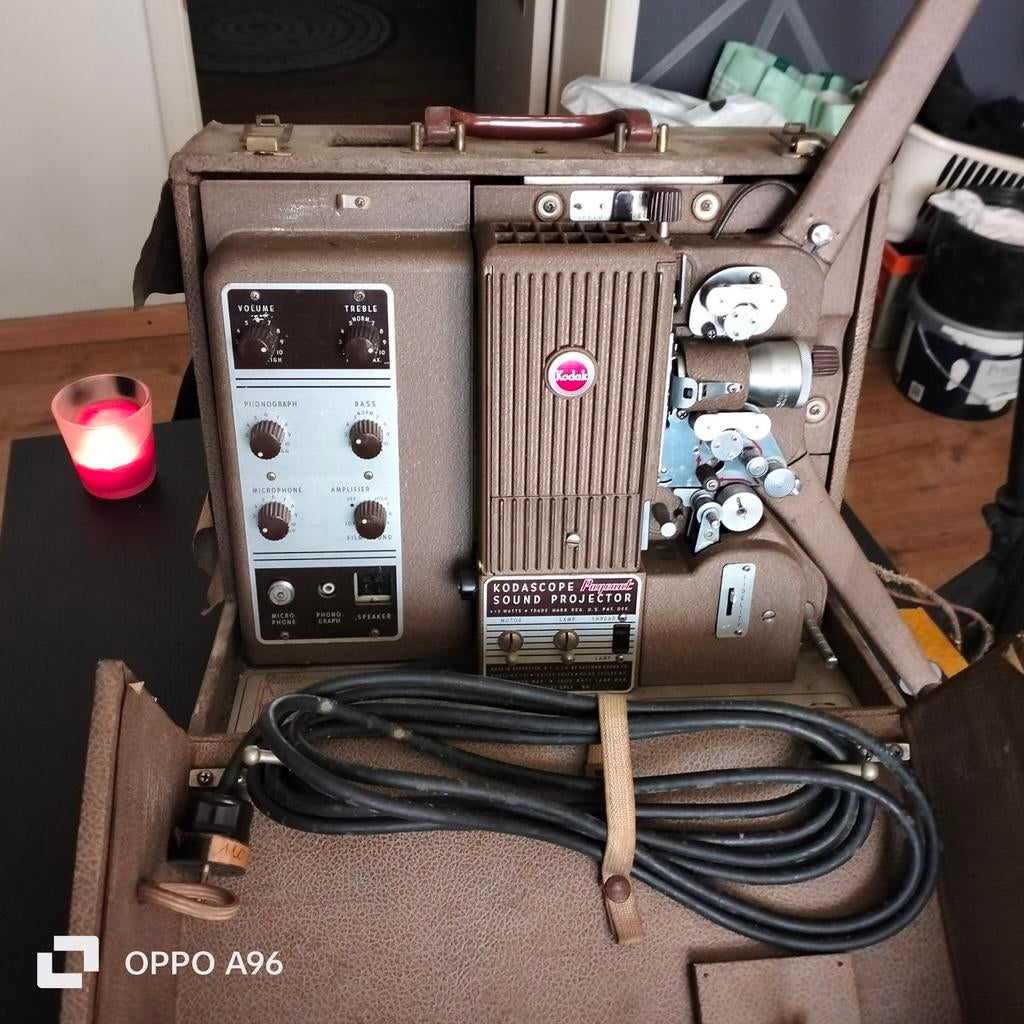 KODAK KODASCOPE PAGEANT SOUND PROJECTOR