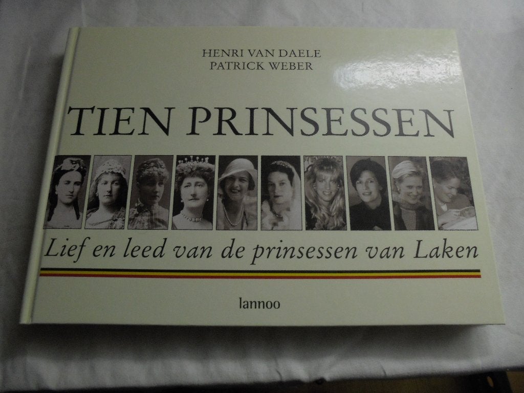 Boek tien Prinsessen, Ophalen of Verzenden, Zo goed als nieuw, Tijdschrift of Boek