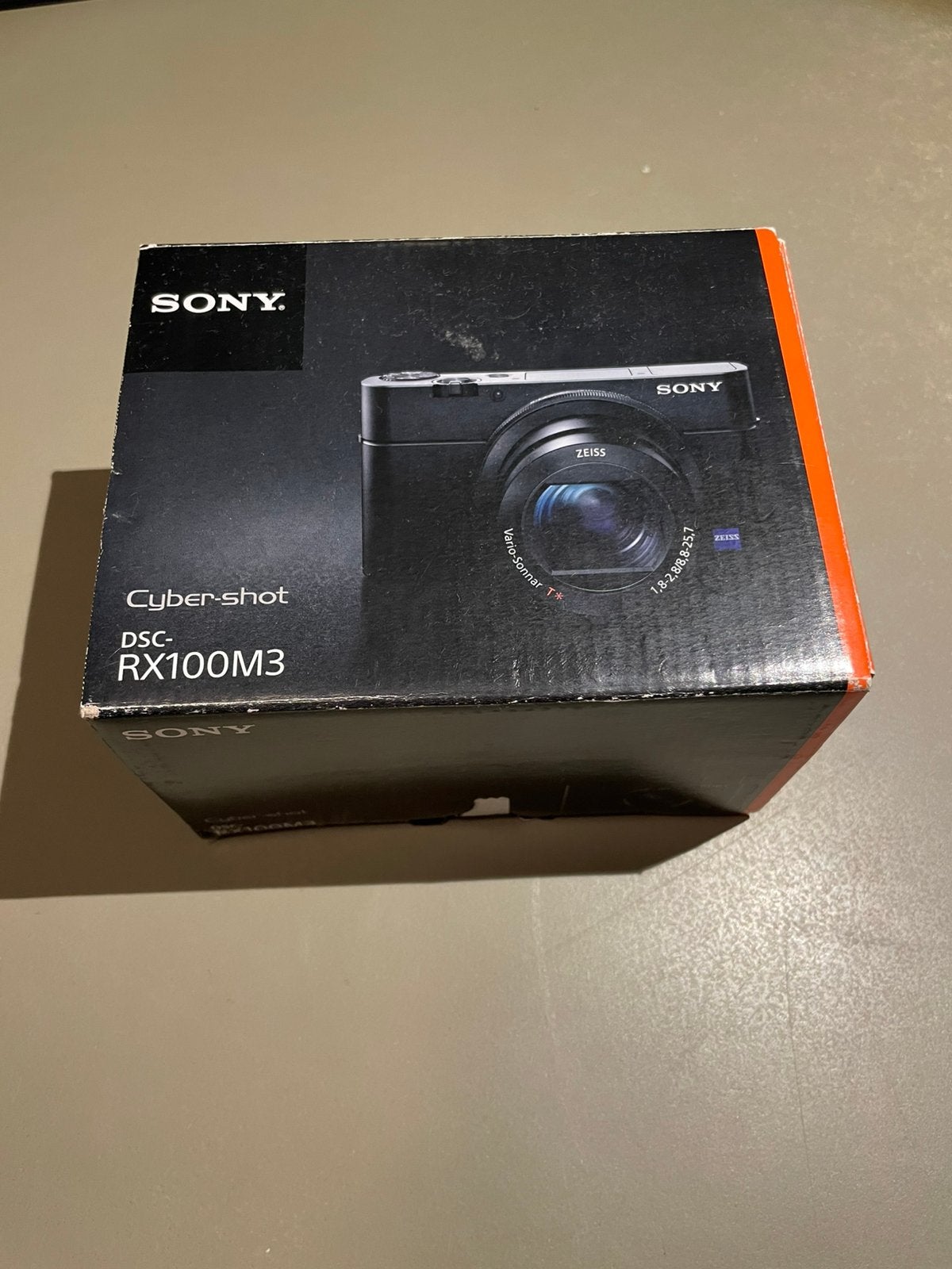 Sony rx100 III, TV, Hi-fi & Vidéo, Enlèvement ou Envoi, Sony, Flash intégré, Sangle de transport
