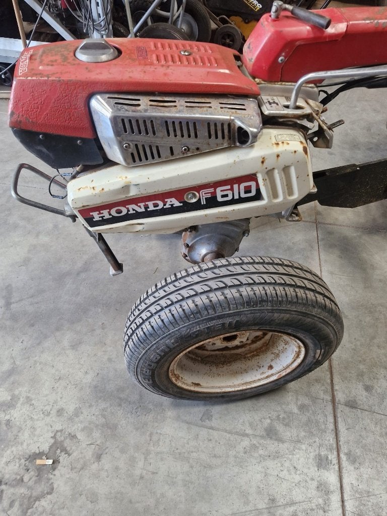 Motoculteur met strooiwagen, Ophalen, Strooier