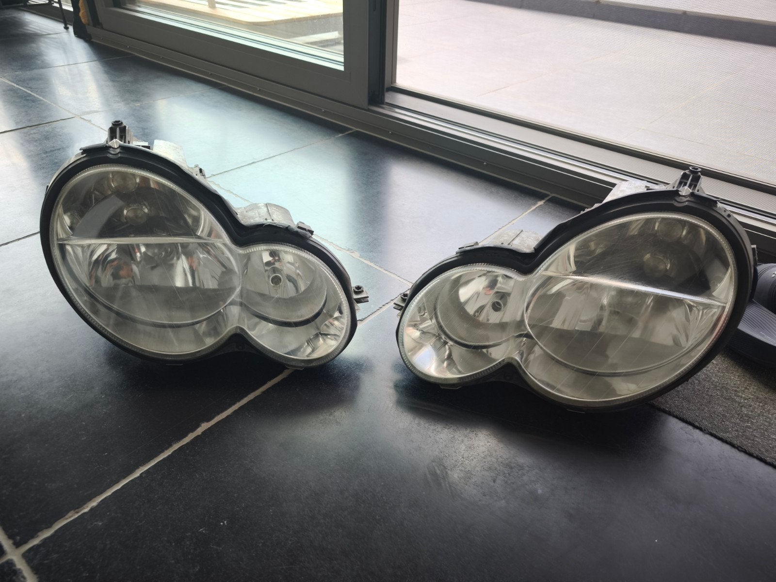 2 originele koplampen Mercedes C Sportcoupé CL203., Bijoux, Sacs & Beauté, Boutons de manchette, Enlèvement