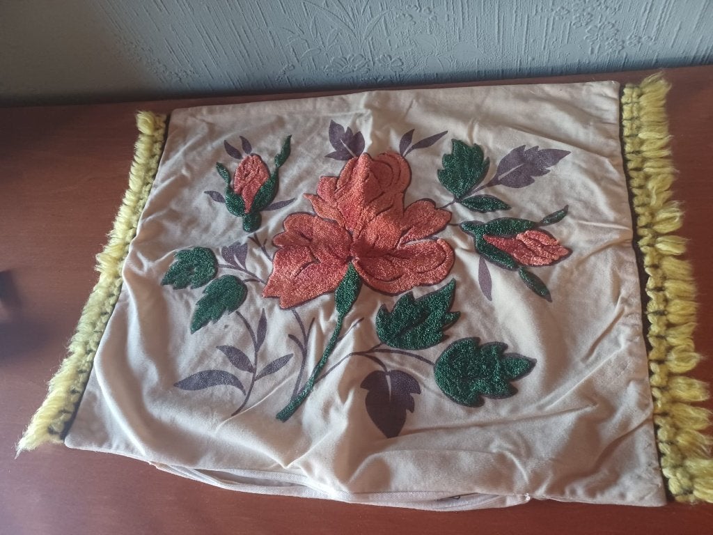 Originele Hongaarse Kalocsa Kussenhoes met Rozen (59x42), Huis en Inrichting, Woonaccessoires | Kussens, Beige, Kussenhoes, Ophalen of Verzenden