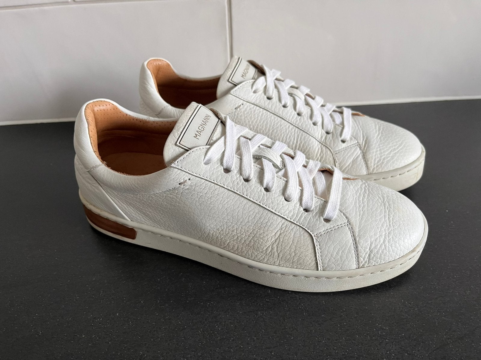 Magnanni sneakers maat 40 weinig gedragen, Kleding | Heren, Wit, Ophalen of Verzenden, Zo goed als nieuw, Sneakers