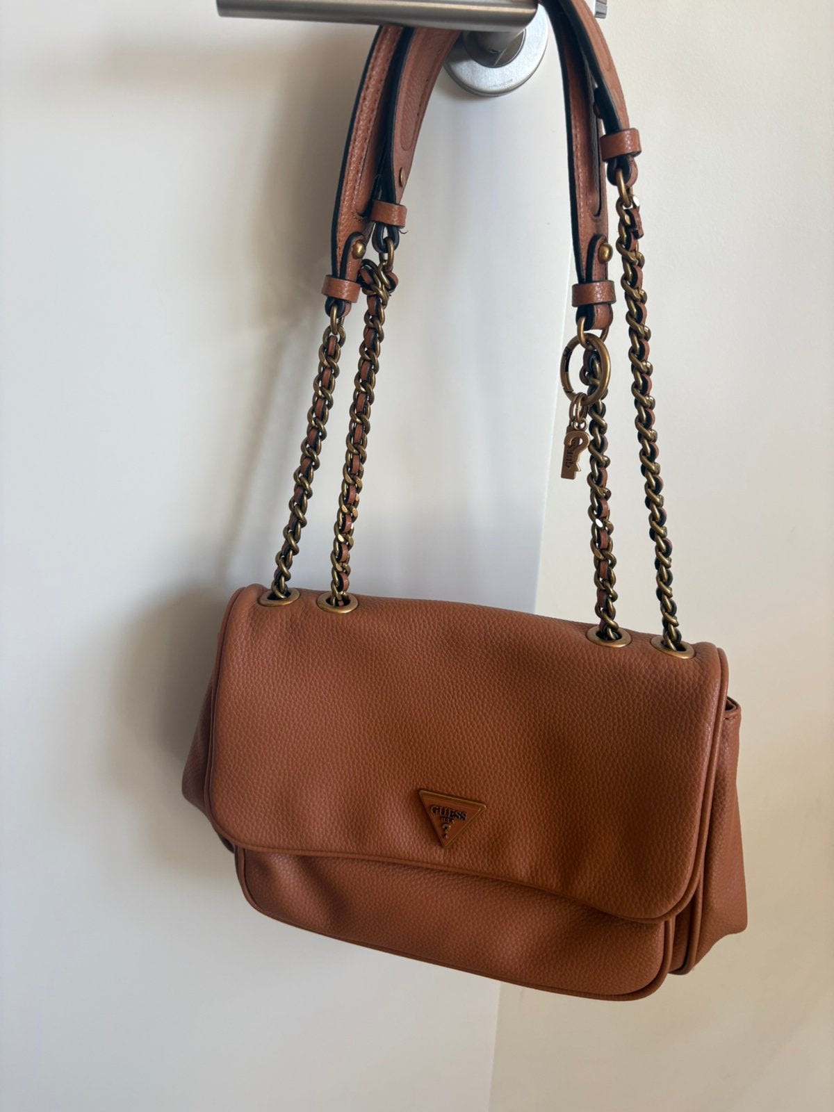 Handtas guess, Handtassen en Accessoires, Tassen | Damestassen, Ophalen, Zo goed als nieuw, Handtas