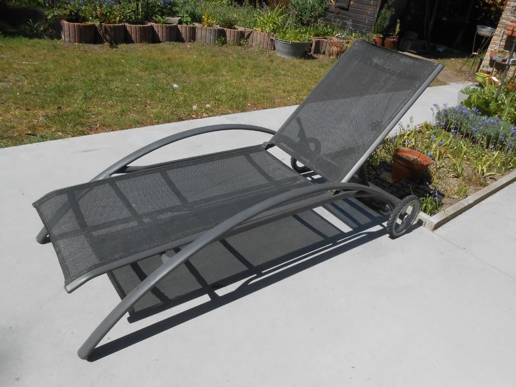 chaise longue réglable gris noir anthracite avec roulettes, Jardin & Terrasse, Chaises de jardin, Enlèvement, Synthétique, Ajustable