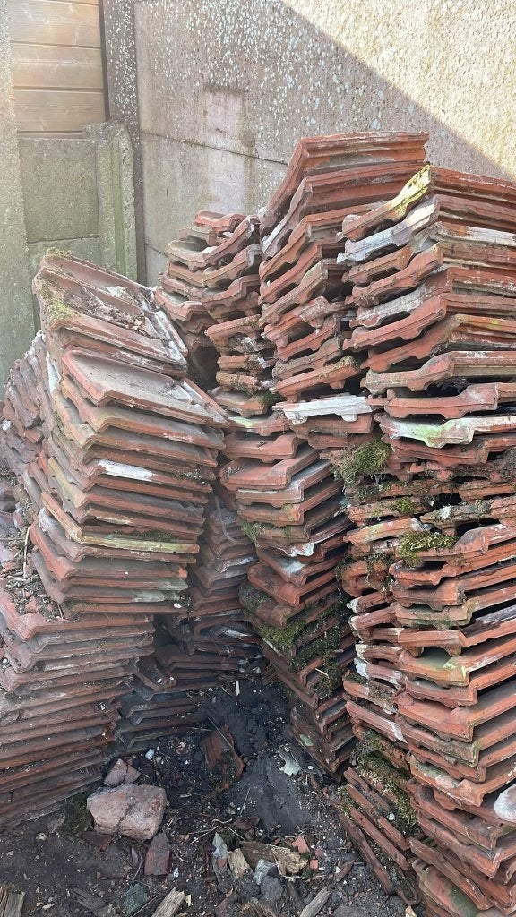 gratis 300 dakpannen, Doe-het-zelf en Bouw, Dakpannen en Dakbedekking, Ophalen, Gebruikt, Steen of Klei, Dakpannen