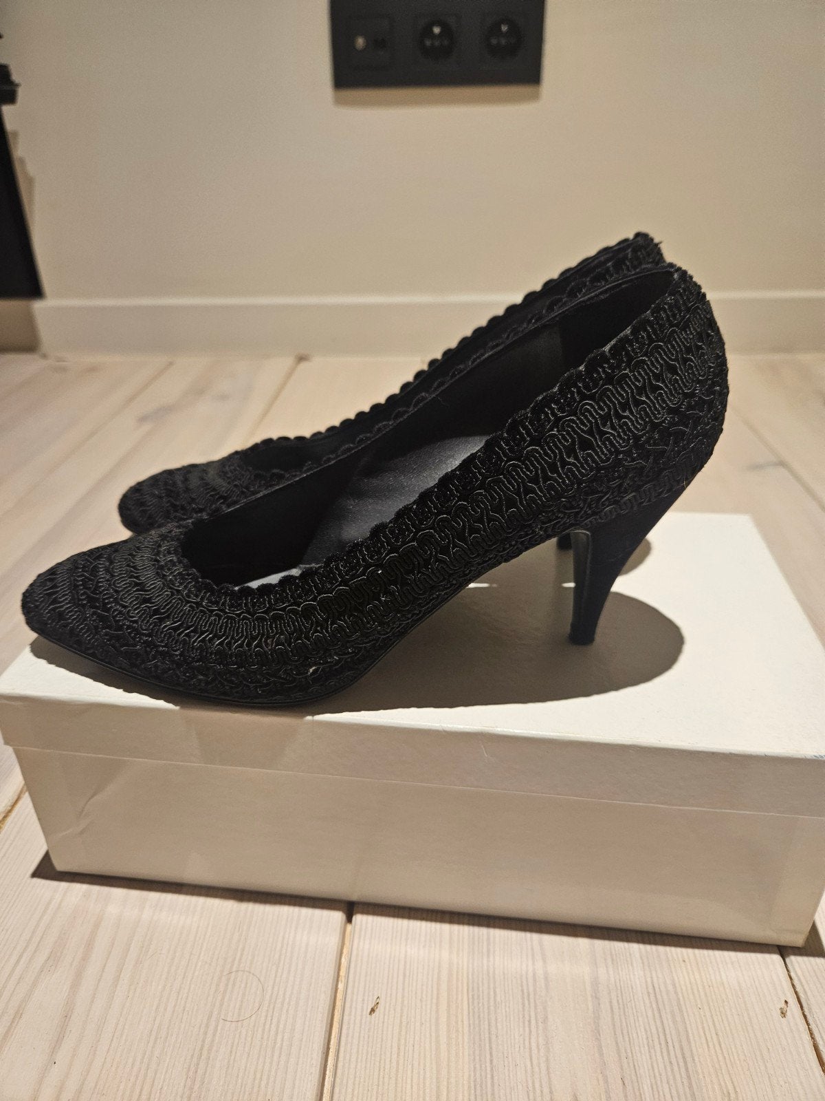 pumps Moschino, Pumps, Zwart, Gedragen, Moschino