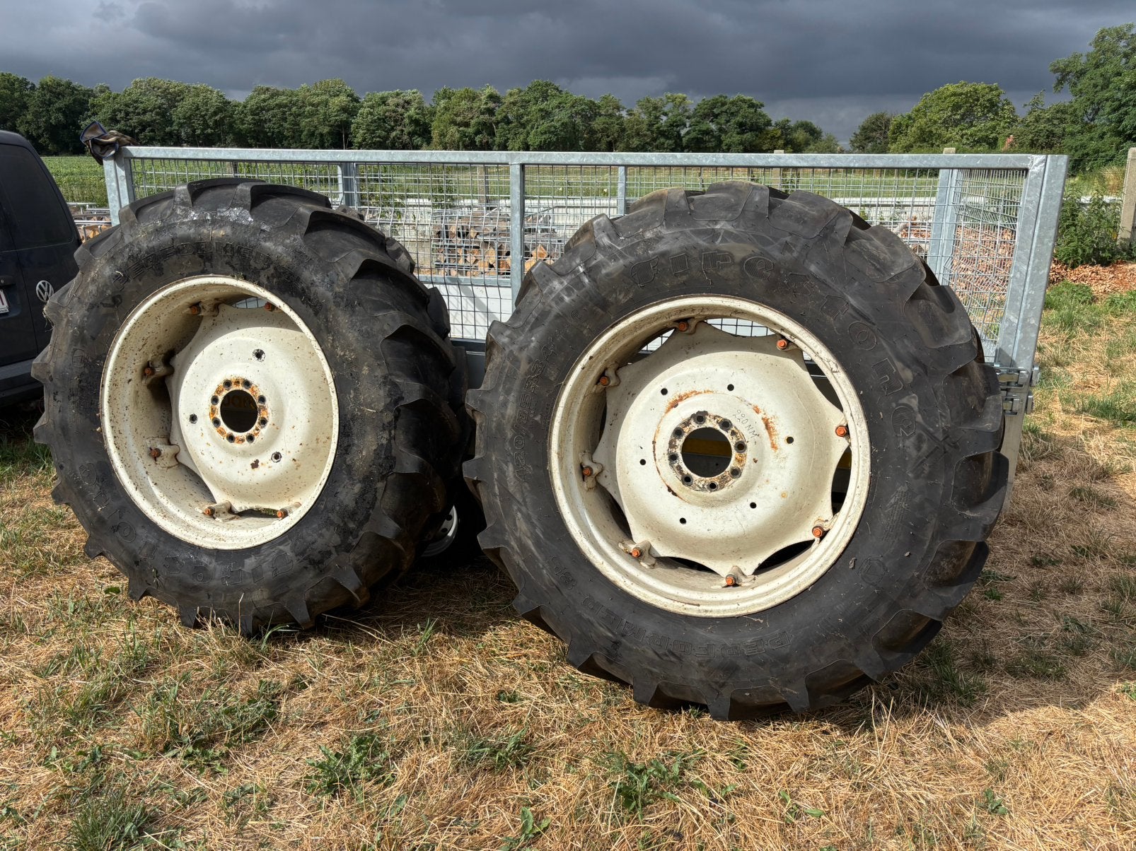 Firestone 420/85R34 met velgen Fiat, Zakelijke goederen, Landbouw | Onderdelen | Banden, Velgen en Assen, Ophalen