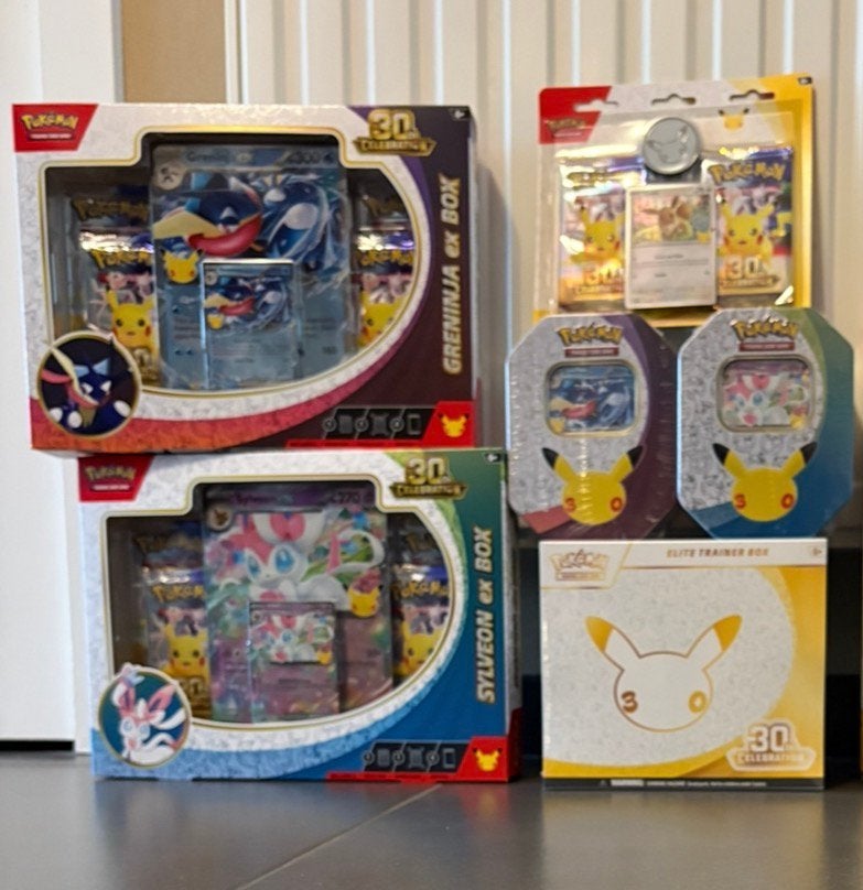 Lot pokemon 30Th celebrations, Hobby & Loisirs créatifs, Enlèvement ou Envoi, Neuf, Plusieurs cartes, Foil