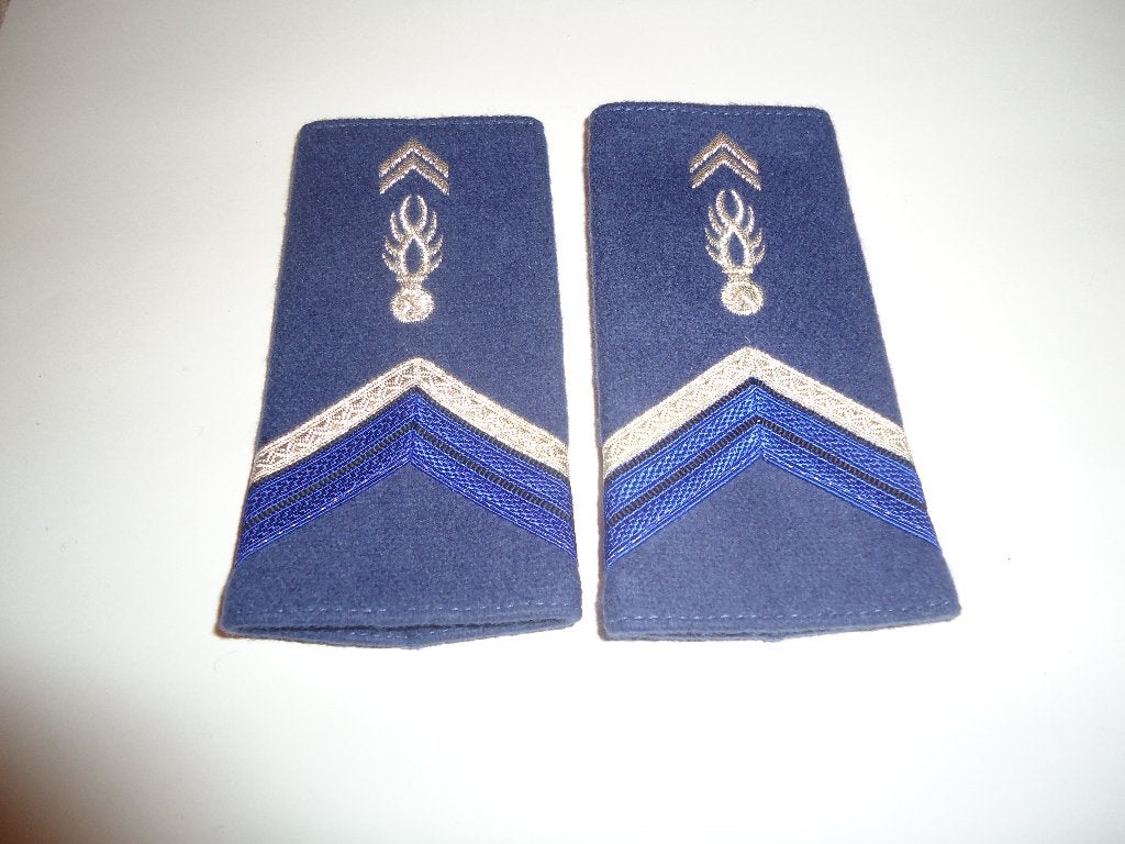 fourreau de grade auxiliaire cpl chef, Collections, Enlèvement ou Envoi, Gendarmerie, Emblème ou Badge