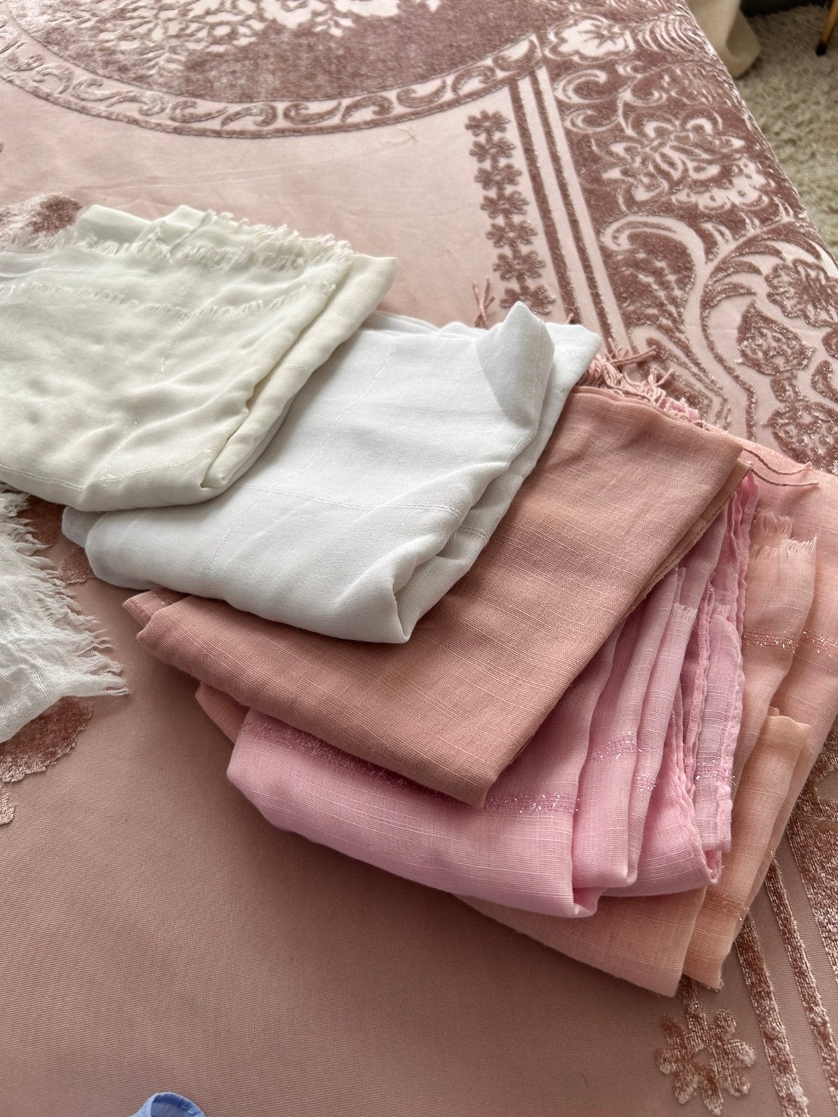 Lot de 16 châles, Maison & Meubles, Enlèvement, Comme neuf