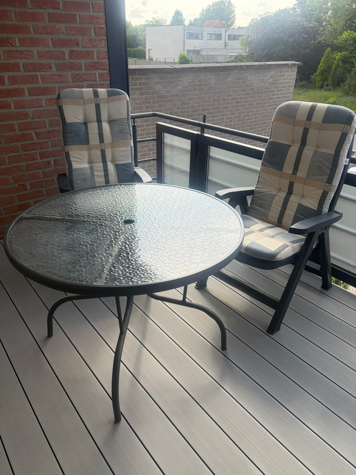 2 Relaxstoelen& 4 Nieuwe kussens  Ronde tafel 100cm Dia/Glas, Ophalen, Gebruikt, Rond, Kunststof