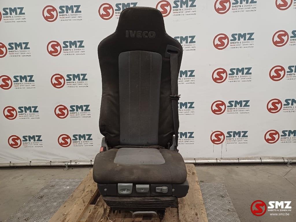 Occ siège conducteur Iveco, Utilisé, Iveco, Intérieur et Revêtement