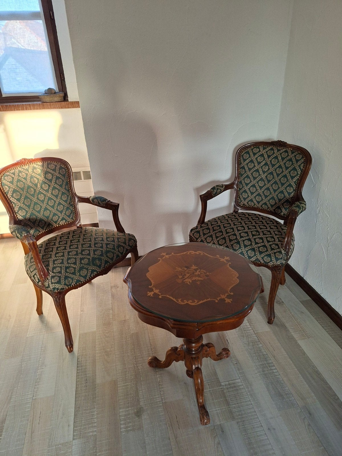 Table et 2 chaises, Enlèvement