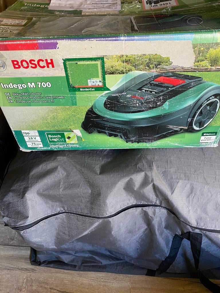 Grasrobot bosch M700, Tuin en Terras, Ophalen, Zo goed als nieuw