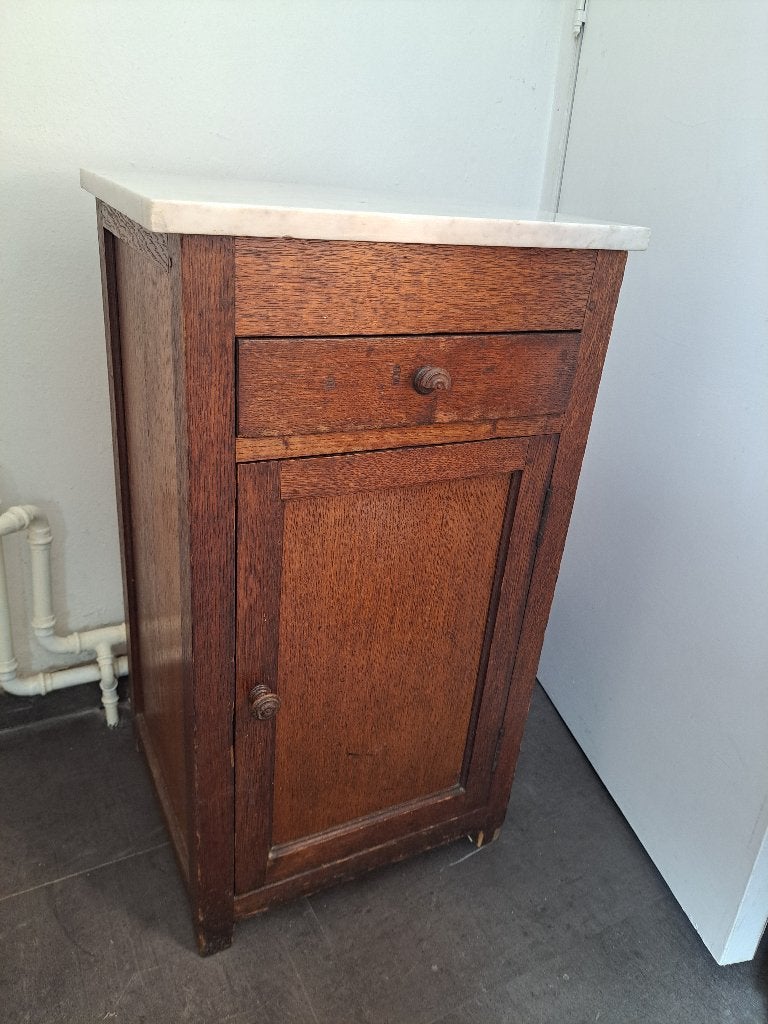 Antiek nachtkastje met marmeren blad, 70 cm ou plus, Moins de 45 cm, Enlèvement, Utilisé