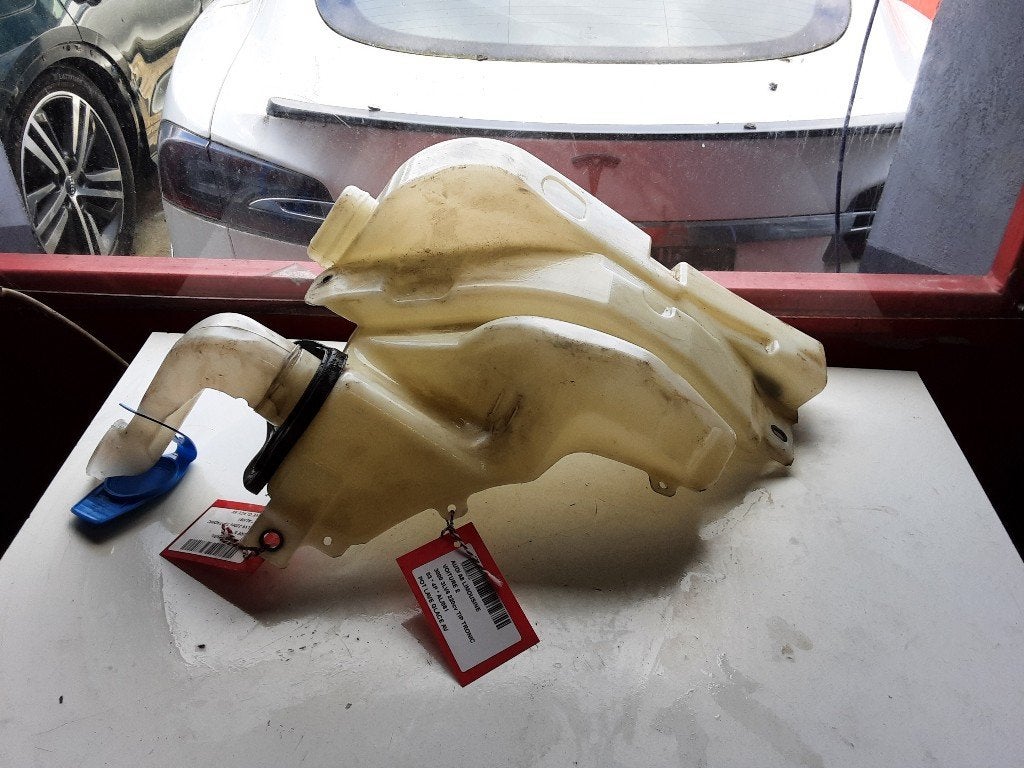 RUITENSPROEIERRESERVOIR VOOR Audi A8 (D3) (01-2003/07-2010), Gebruikt, Mevr. I. Hauben, Audi, Rue de l'Espoir 34 34
4030  GRIVEGNÉE, BE