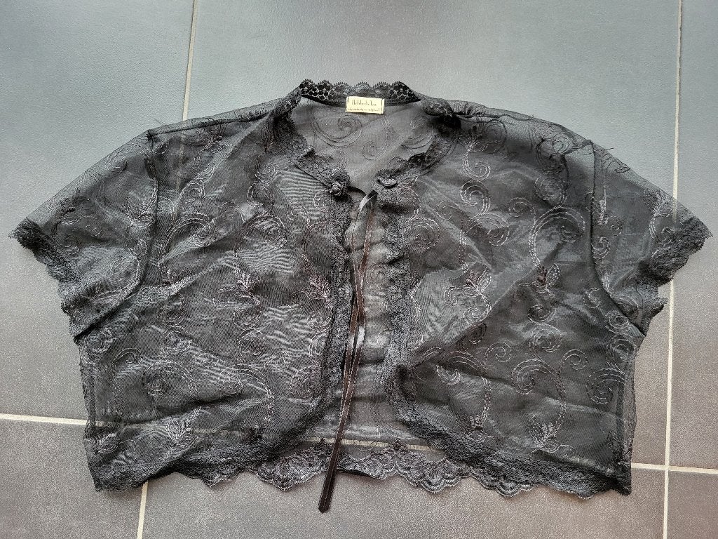 Handgemaakte Victoriaanse stijl zwarte kanten bolero, Ophalen of Verzenden, Zo goed als nieuw, Maat 38/40 (M), Zwart