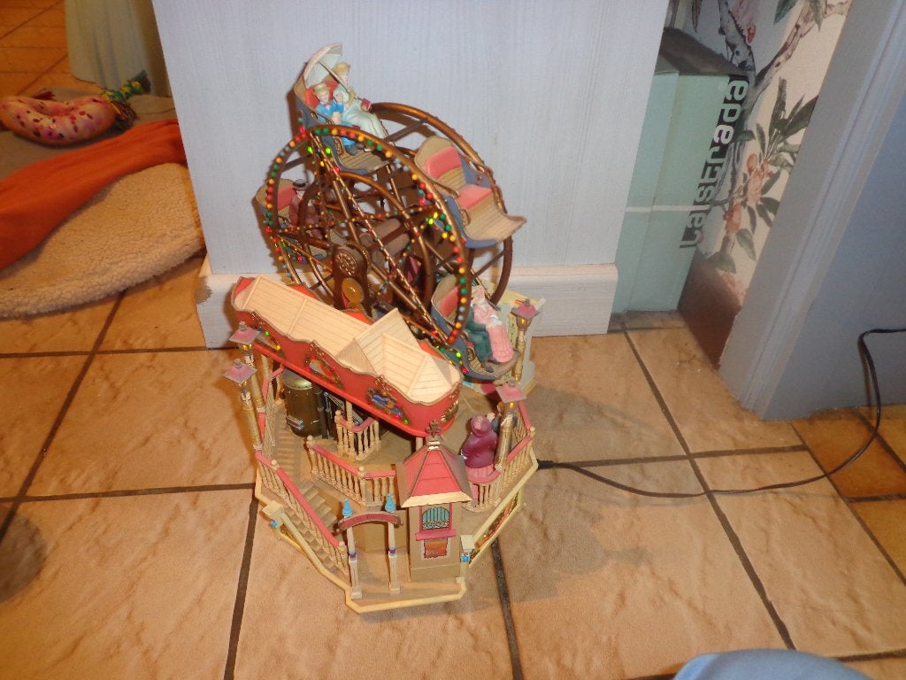 Oude enescomuziekdoos - reuzerad, Ophalen of Verzenden