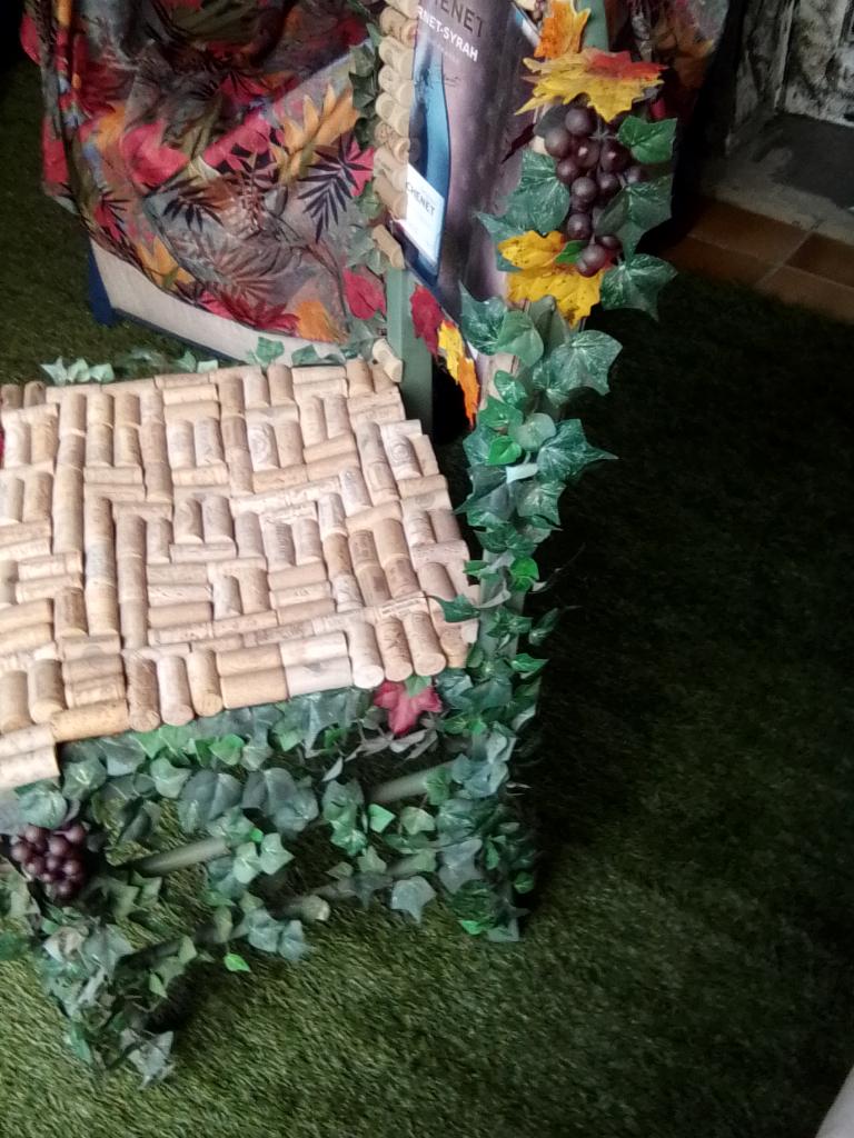 Chaise de décoration, Hobby en Vrije tijd, Feestartikelen, Zo goed als nieuw, Versiering, Ophalen