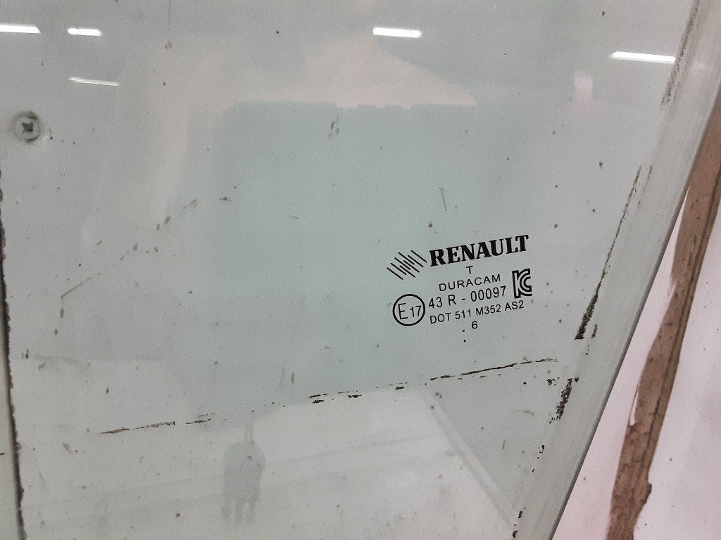 PORTIERRUIT LINKS VOOR Renault Clio IV (5R), Gebruikt, Renault, Mevr. I. Hauben, Rue de l'Espoir 34 34
4030  GRIVEGNÉE, BE