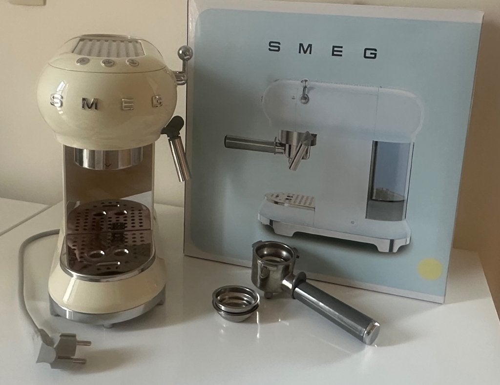 SMEG Machine à café Espresso.​​​​​​​​​​​​​, Elektronische apparatuur, Koffiezetapparaten, Ophalen, Espresso apparaat, Gemalen koffie