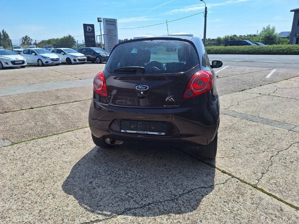 mooie ford ka titanium uitvoering met airco 85000 km, Auto's, Ford, Voorwielaandrijving, 4 zetels, Stof, 4 cilinders