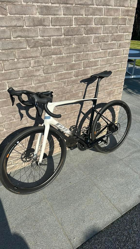 Giant : Defy Advanced Pro 1 L unicorn white, Enlèvement