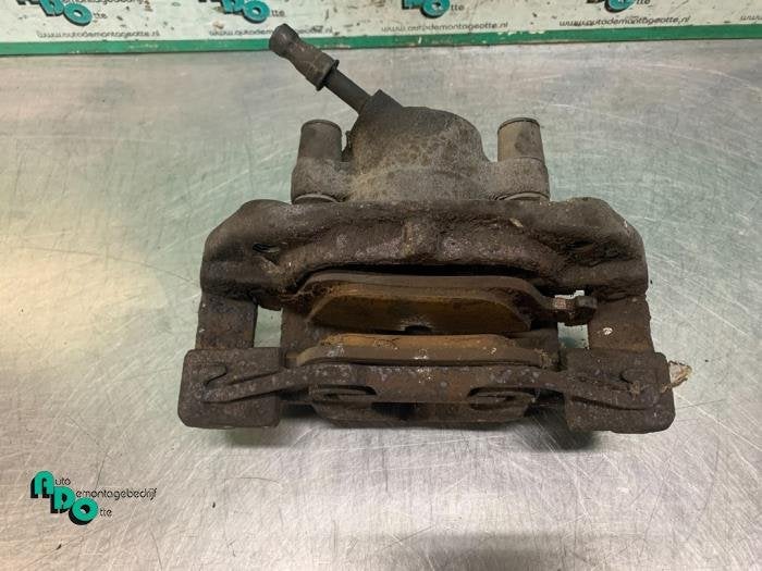 Etrier de frein (pince) avant droit d'un BMW 3-Serie, -, 3 mois de garantie, Utilisé, -