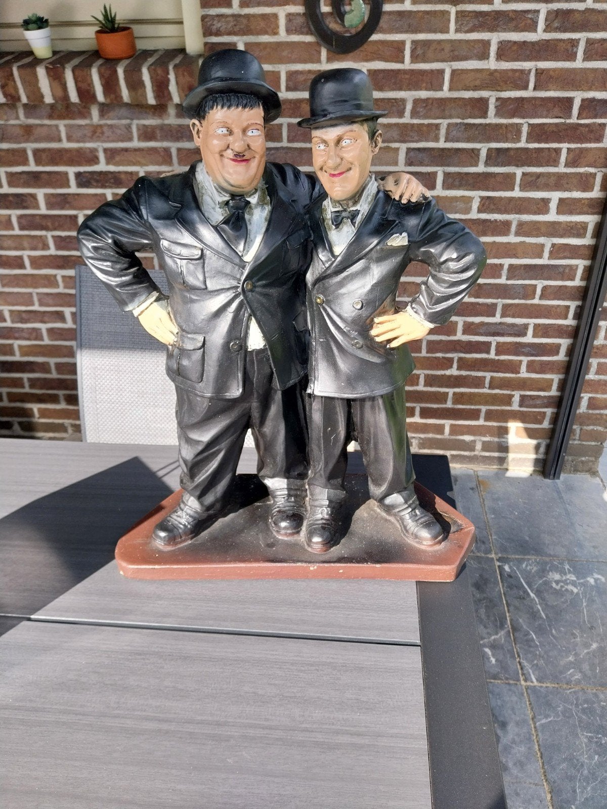 Groot polyester beeld van Laurel en Hardy., Ophalen