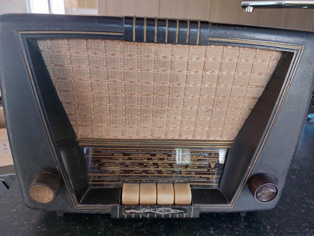 Oude radio Novak, Enlèvement