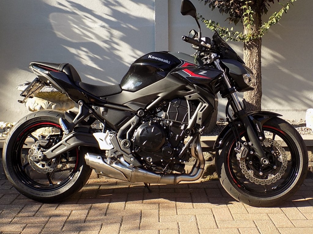 Kawasaki Z 650 black 2025, 2 cilinders, Sport, Meer dan 35 kW, ABS