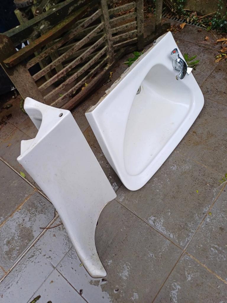 Art deco lavabo op voet, Ophalen