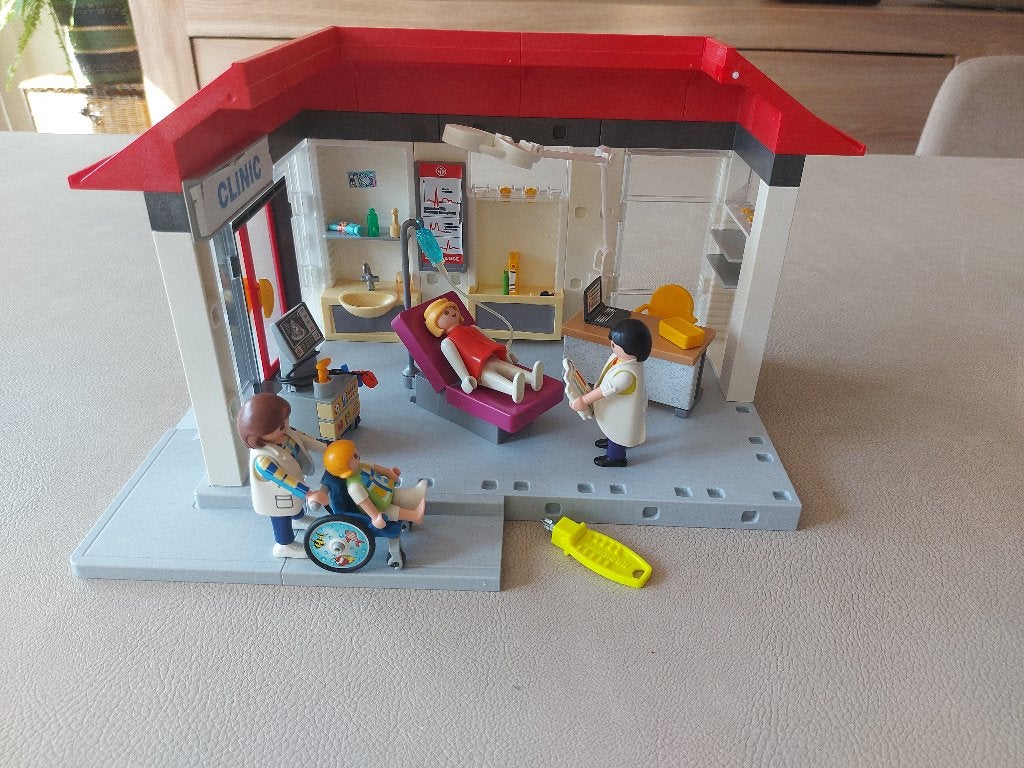 Playmobil klein ziekenhuis, Ophalen of Verzenden, Zo goed als nieuw