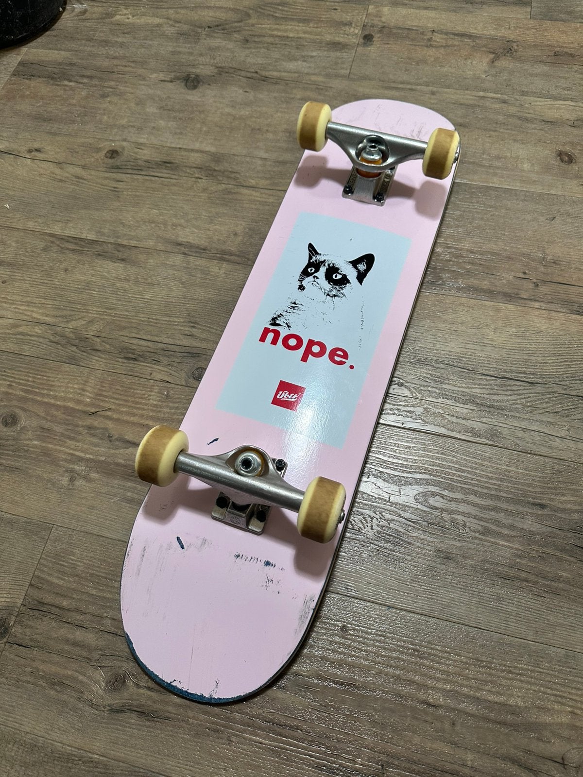Compleet Skateboard - Über Grumpy Cat, Independent, Bones 8, Sport en Fitness, Ophalen of Verzenden, Zo goed als nieuw, Skateboard