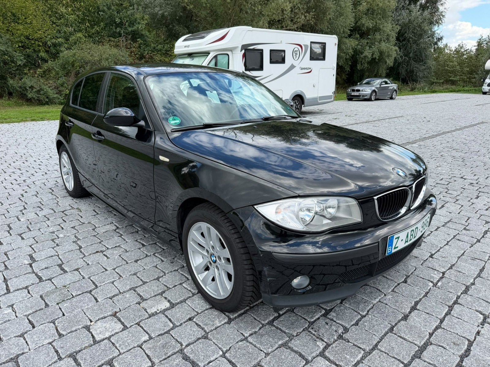 BMW 116I BENZINE EURO4 AIRCO TOP STAAT BLANCO GEKEURD VOOR, Autos, Vitres électriques, Entreprise, Noir, 5 portes