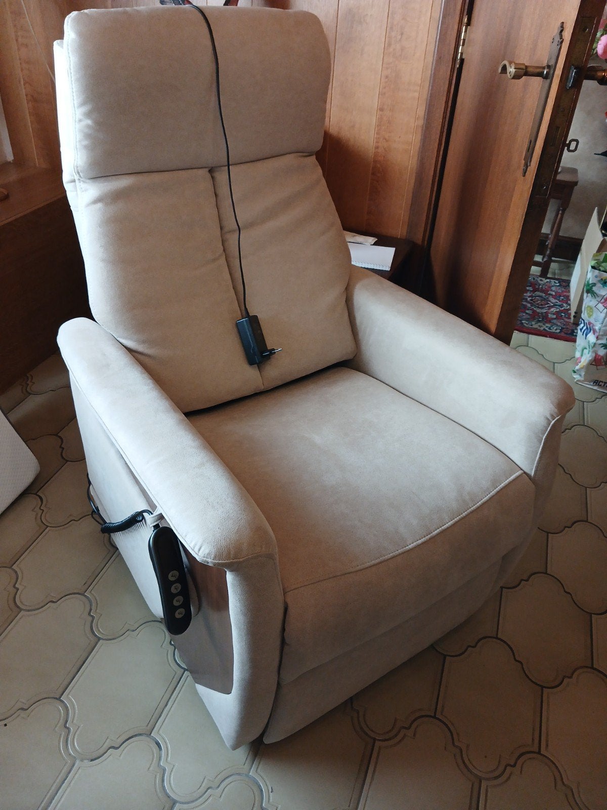 2 mooie  relax zetels met elektrische bediening. Kleur beige, Enlèvement