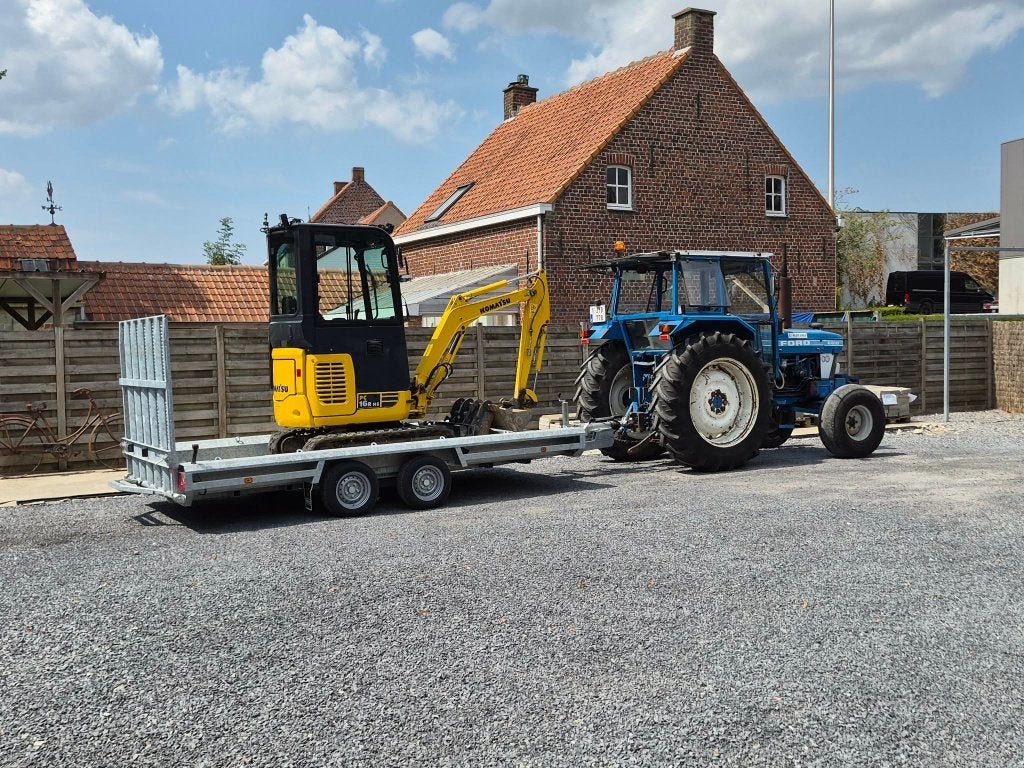 Minigraver met aanhangwagen, Ophalen, Graafmachine