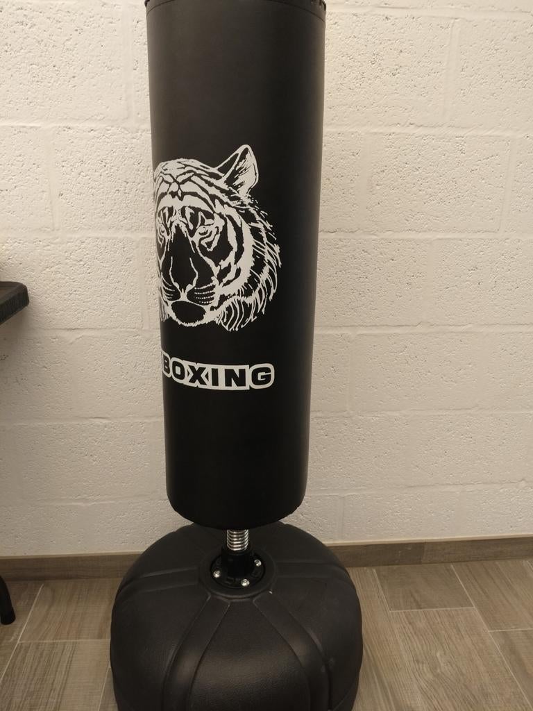 Boksbal met bokshandschoenen, Enlèvement, Punching-ball