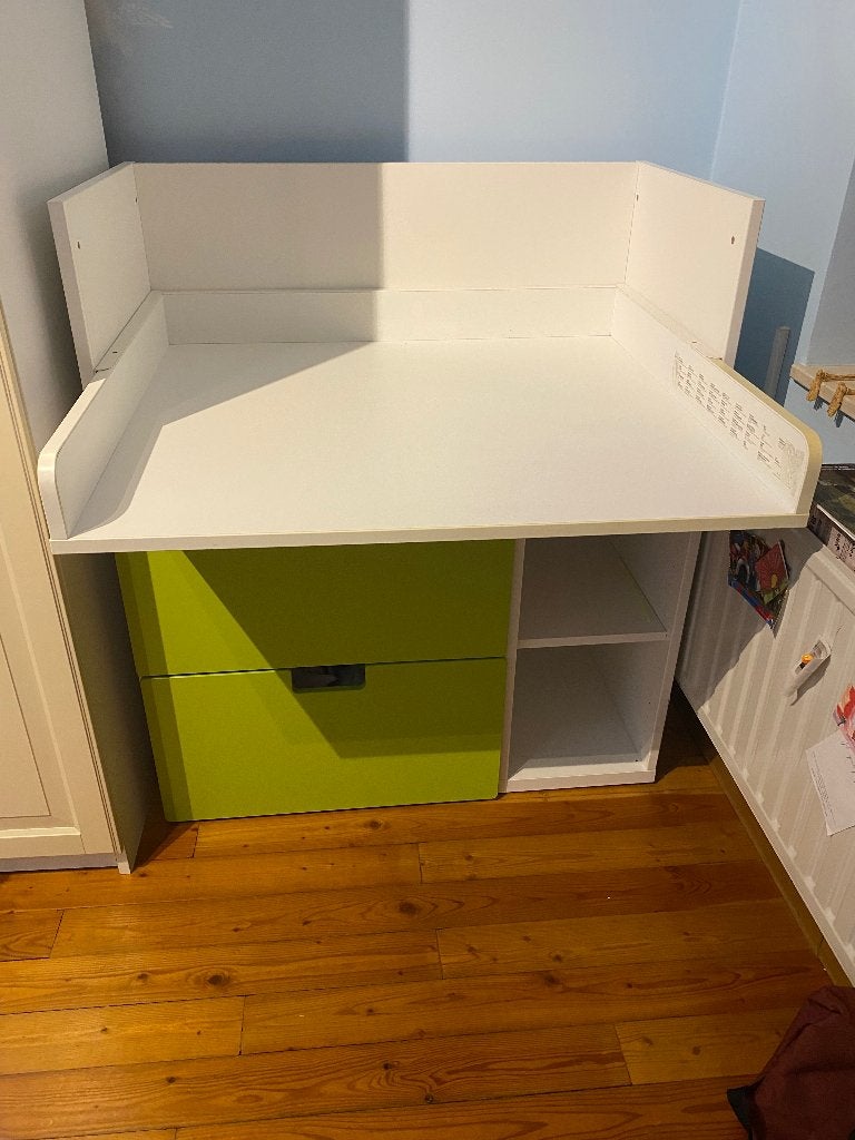 Verzorgingstafel/bureau IKEA, Kinderen en Baby's, Kinderkamer | Commodes en Kasten, Ophalen, 70 cm of meer, Zo goed als nieuw