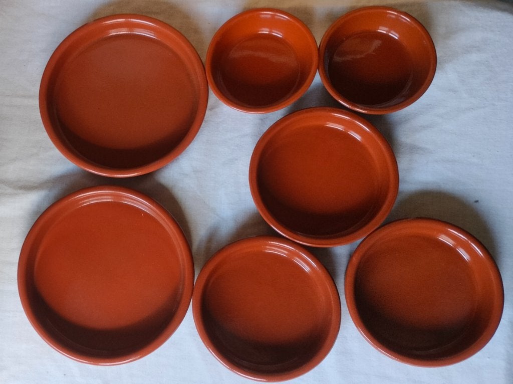 lot 7 oven schaaltjes terracota bruin 3 formaten kommetjes, Maison & Meubles, Cuisine | Vaisselle, Enlèvement ou Envoi, Neuf