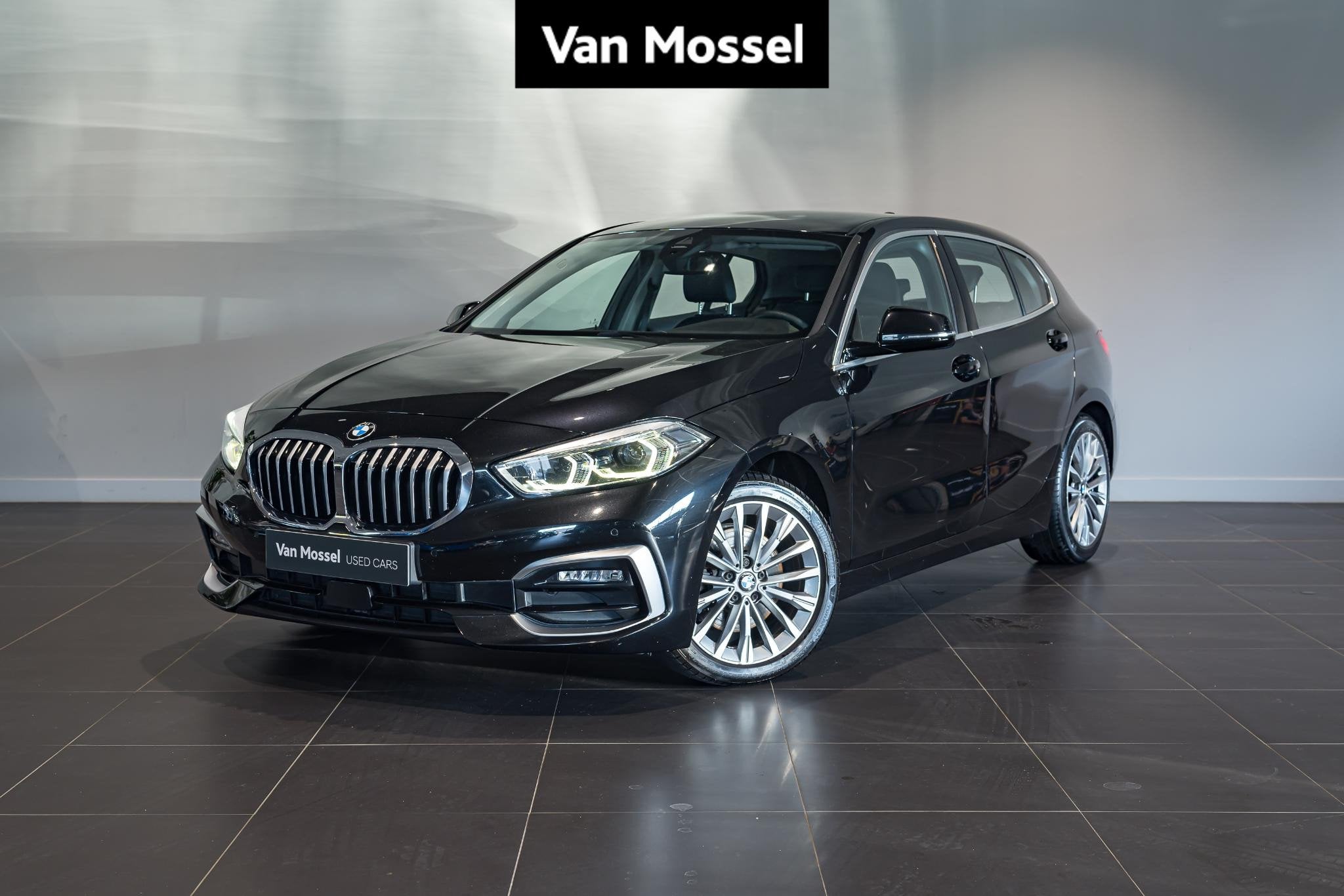 BMW 1 Reeks Hatch 116dA (85 kW) | PDC V+A | Zetelverw. | Sfe, Auto's, Gebruikt, 116 pk, Zwart, https://public.car-pass.be/vhr/47488c34-2376-495e-a05b-61399208719f