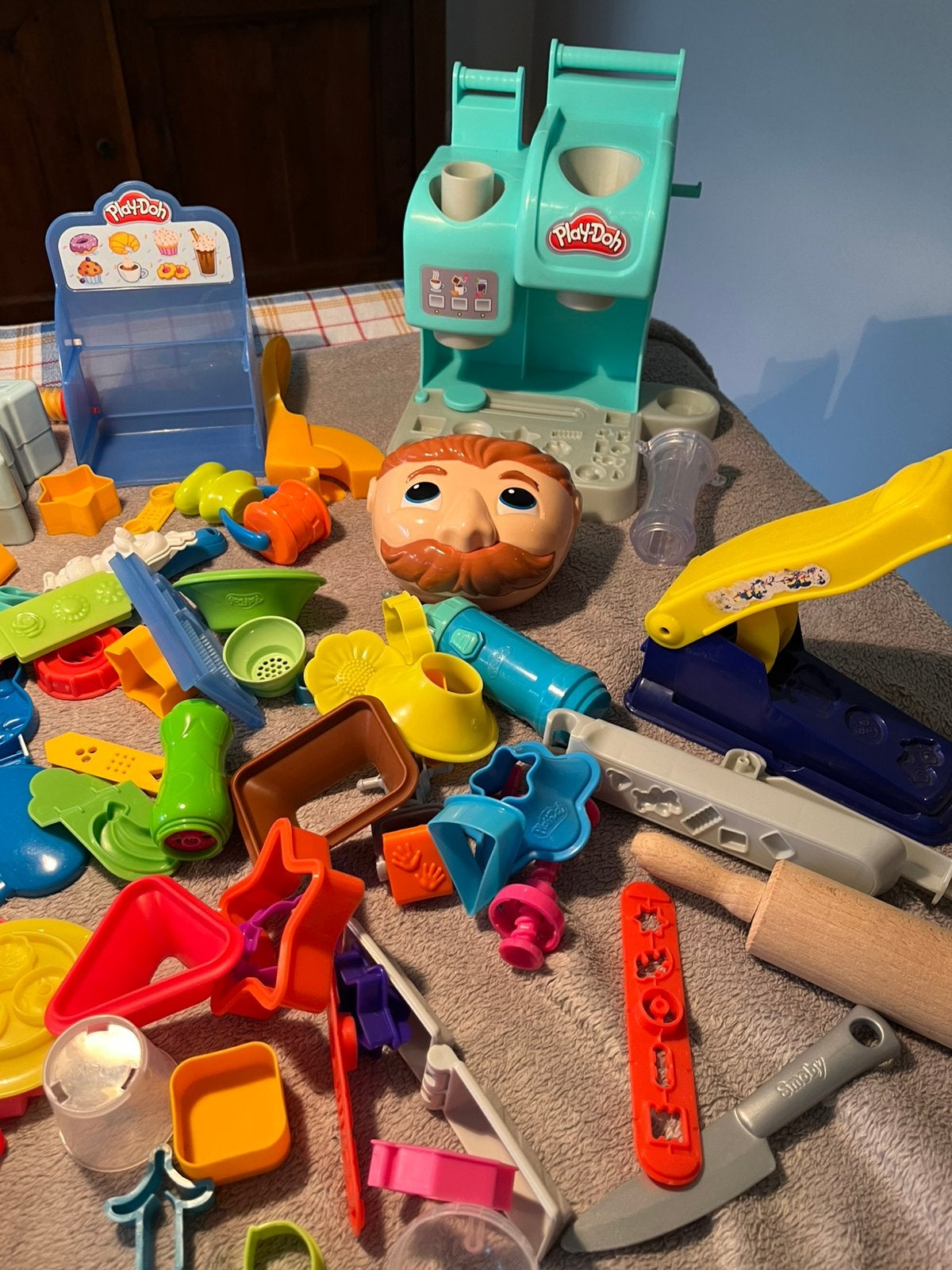 Play Doh - tal van vormpjes/figuurtjes/spulletjes voor klei, Enfants & Bébés, Jouets | Éducatifs & Créatifs, Enlèvement, Comme neuf